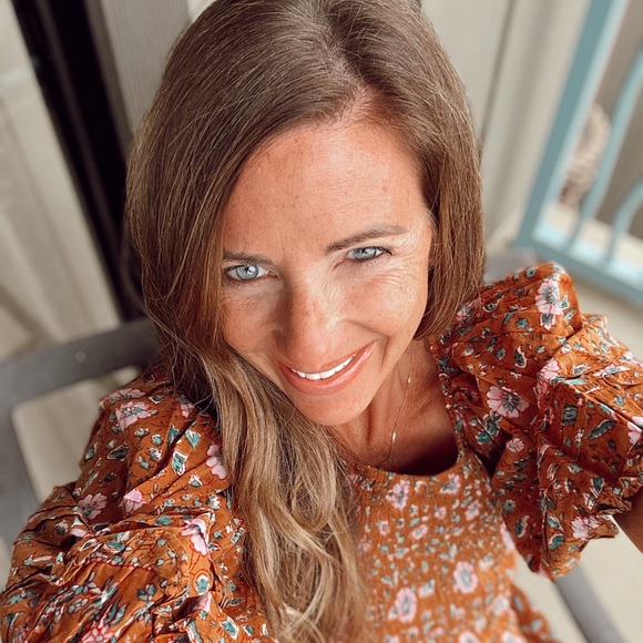 Meet your Posher, Danielle - Picture 1 of 1